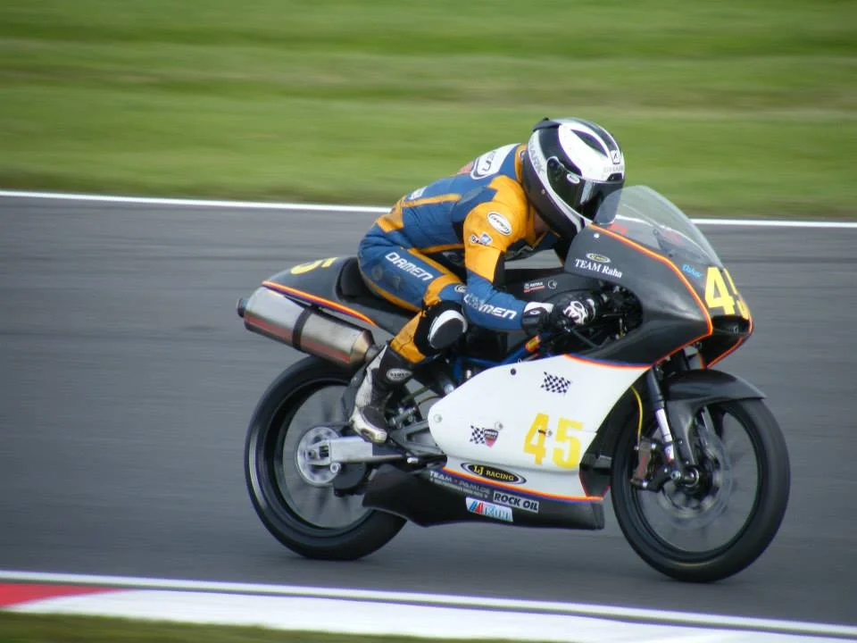 Jerry van der Bunt rijdt zelf in EK SuperMono en met succes! 