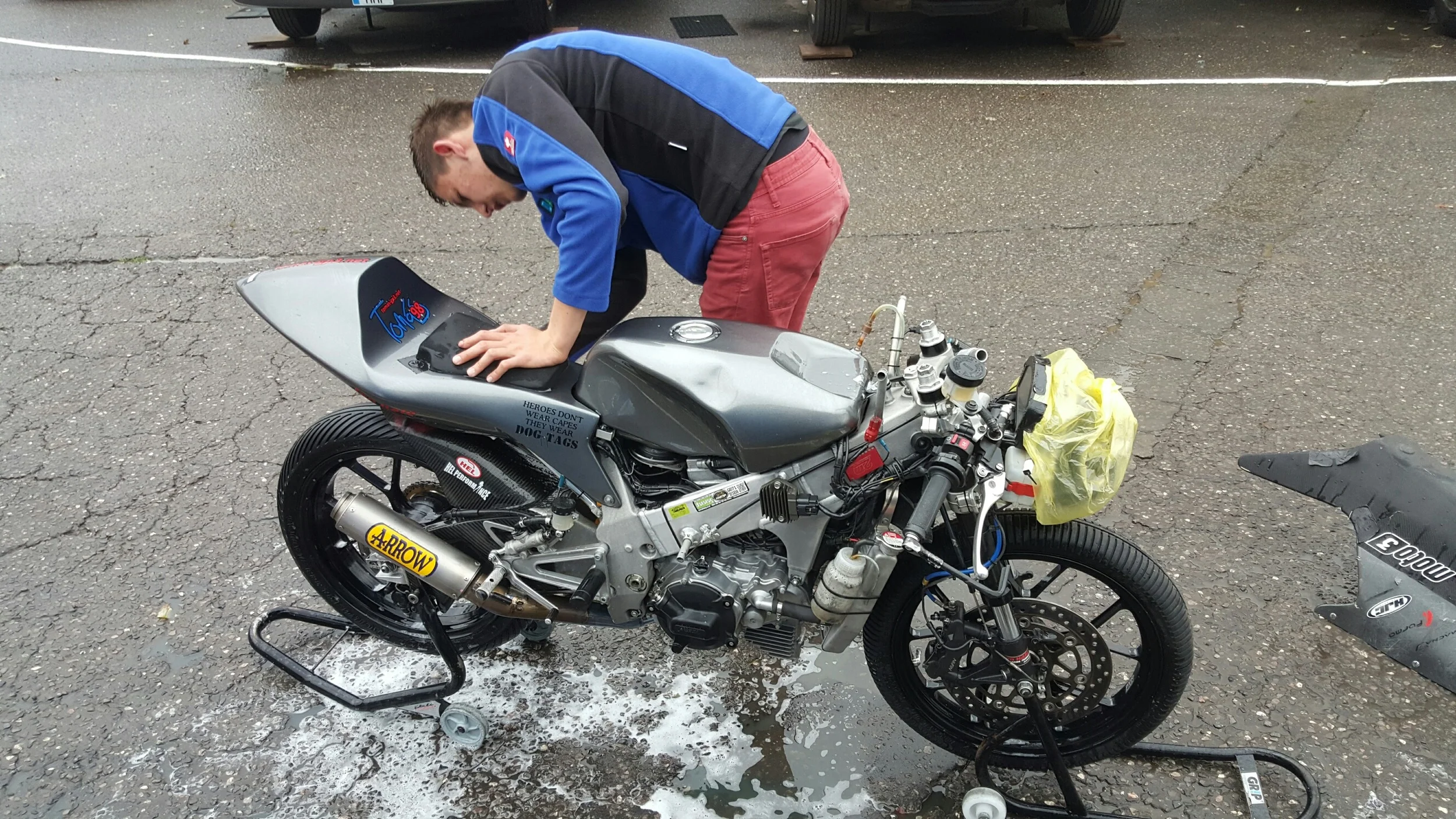 het grote nadeel van regen: alles word vies....