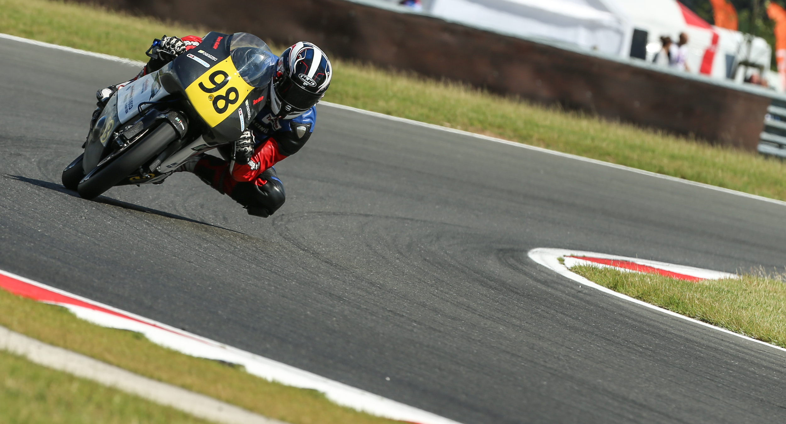 vooruitkijken naar Thruxton! Picture by Christopher Brown - Raceline Images