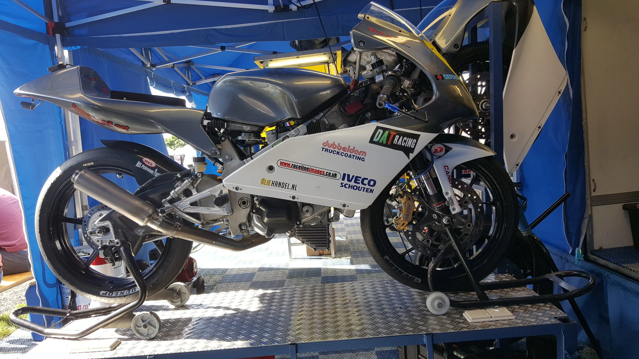 Kind regards,
Dick de Vries  Mob: +31 (0)651146988
---
This communication contains confidential information. If you are not the intended recipient please return this email to the sender and delete it from your records.
Diese Nachricht enthael