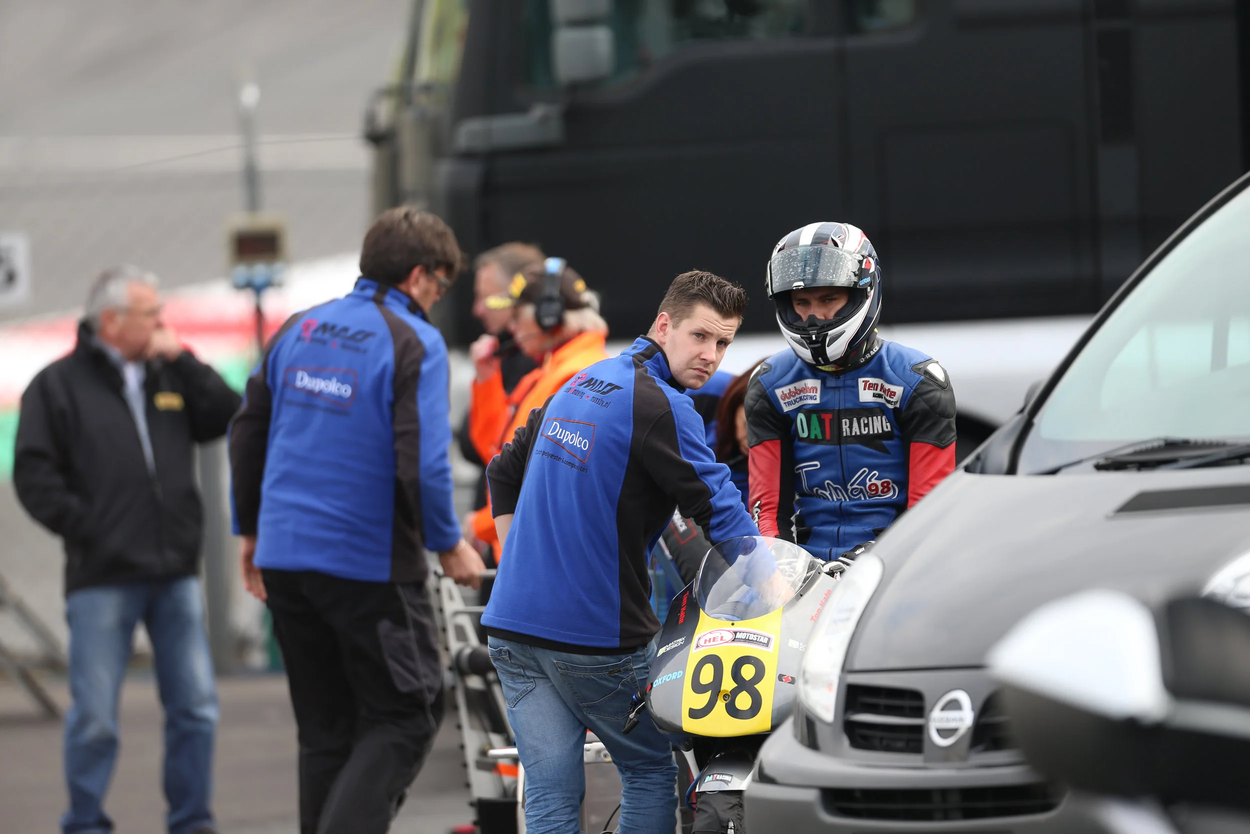 talking through the last things. Picture credit: Christopher Brown - Raceline Images!
