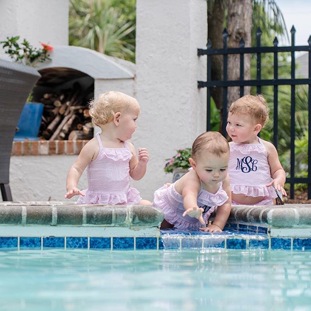 Matching suits for the best friends make pool days so much more fun 🏊&zwj;♀️ .
.
.
.
.
#myrtlebeach #myrtlebeachphotographer #babyfever #childphotography #photography #portraitphotography #familyphotography #photographer #kids #childhoodunplugged #c