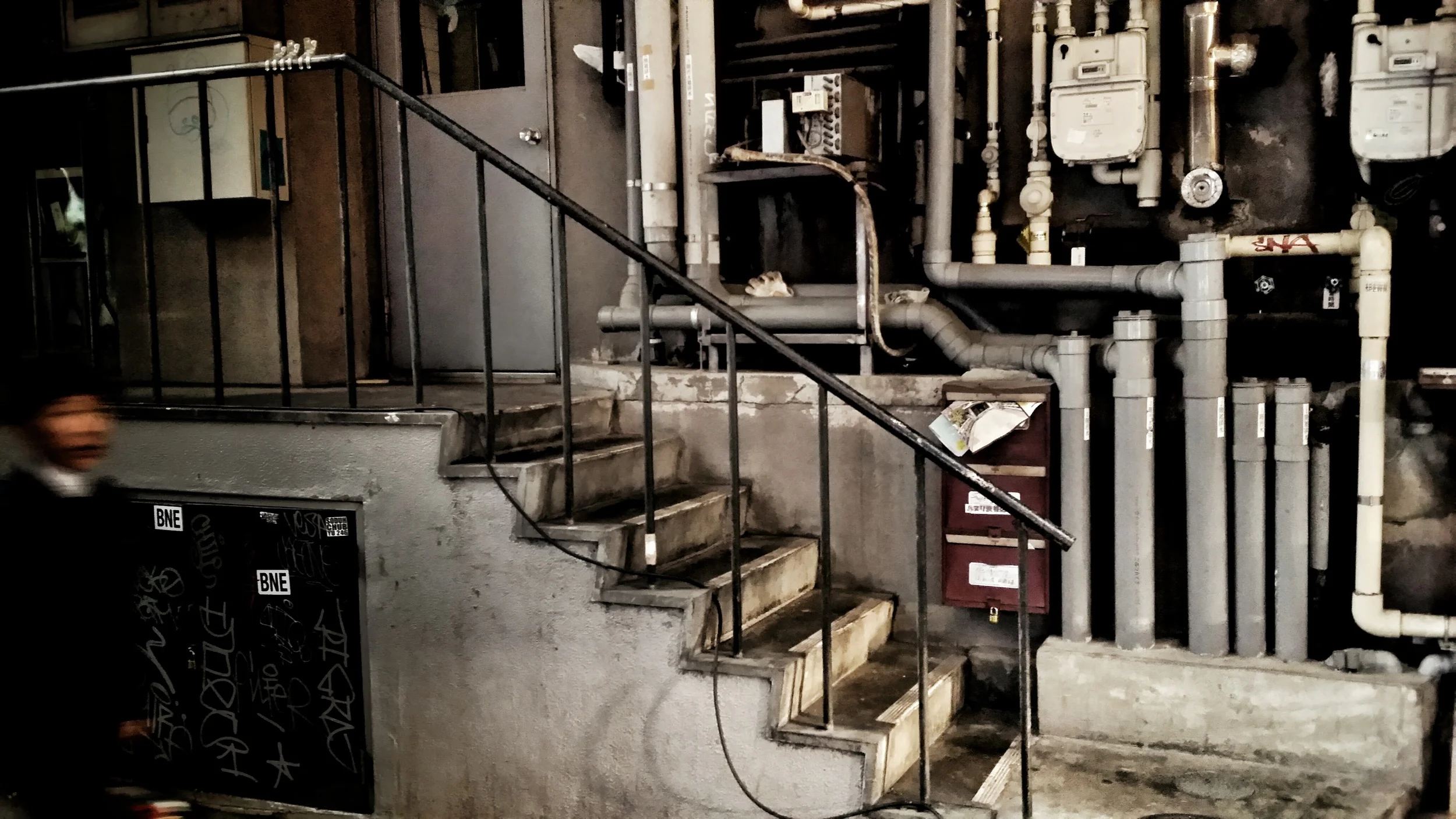 I like the stairs and we can do some creative thing here including the running away Alice etc... 