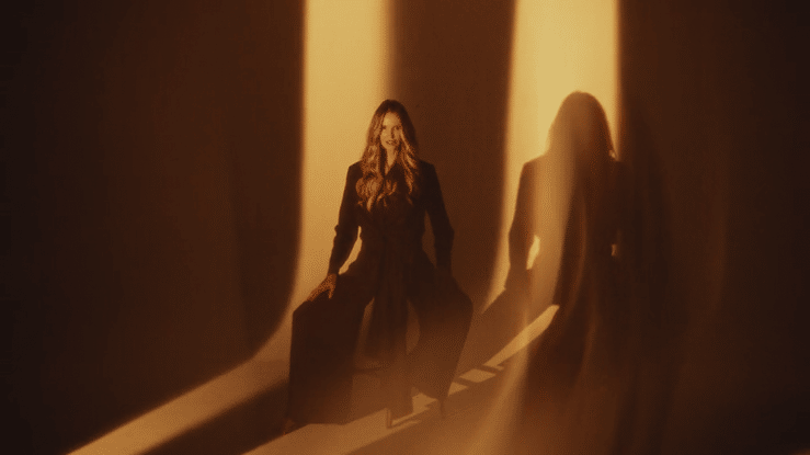 WelleCo - Elle Macpherson-high.gif