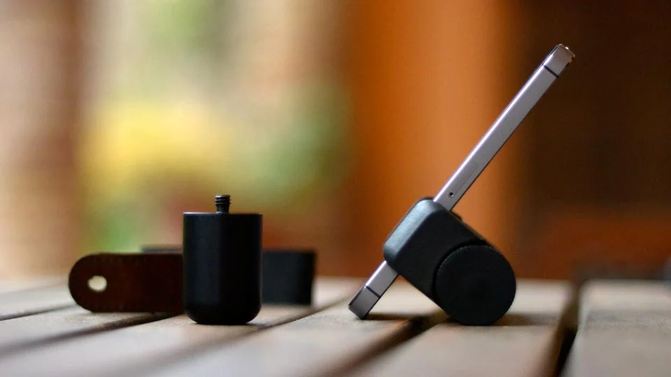 iPhone tripod mount holder adapter ans stand - Shoulderpod S1