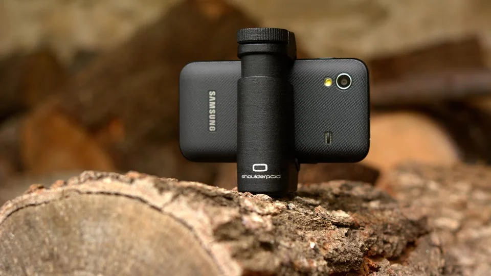 Samsung Galaxy tripod mount holder - Shoulderpod S1 smartphone rig