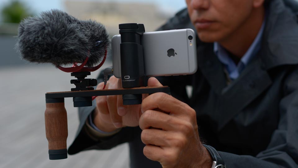 SHOULDERPOD R1 PRO IPHONE RIG MICROPHONE AND HANDLES 01