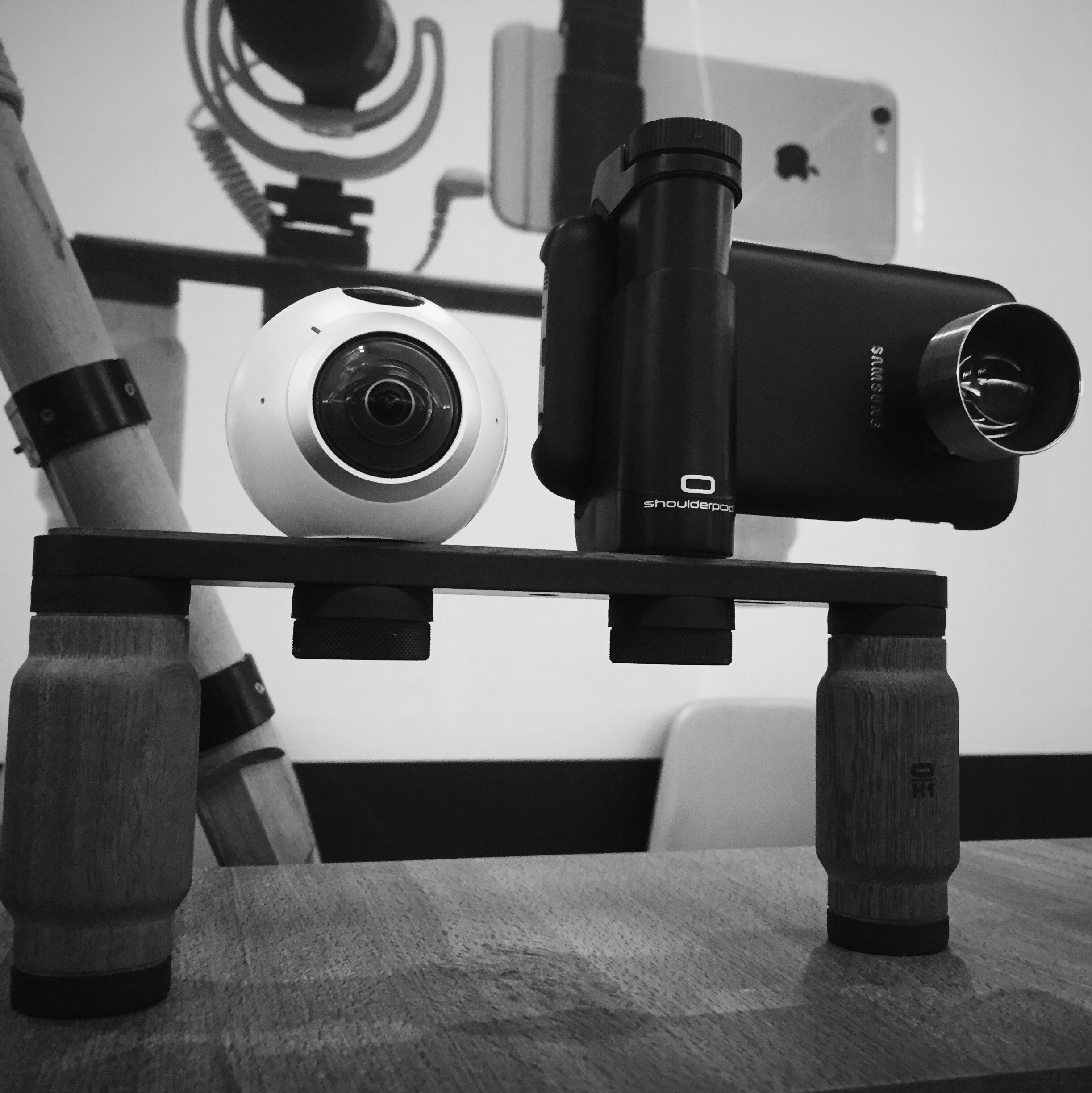 The Shoulderpod R1 Pro rig with the new Samsung VR Gear - MOJOCON 2016 - DUBLIN