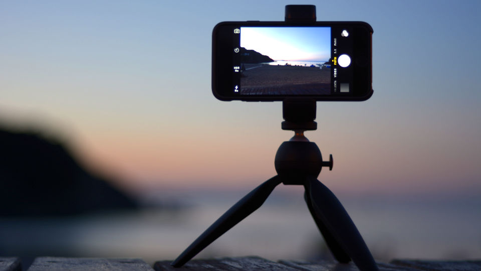 Shoulderpod G1 tripod mount for iPhone and smartphones