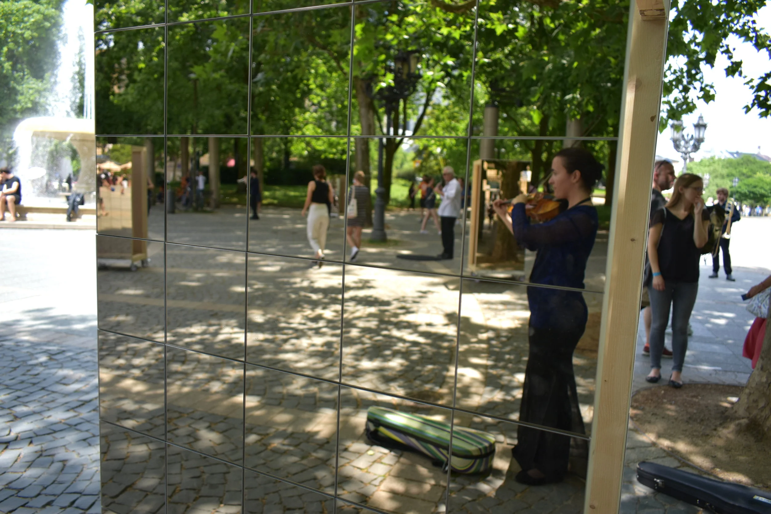 inverted-operas-violinist-trees.jpg