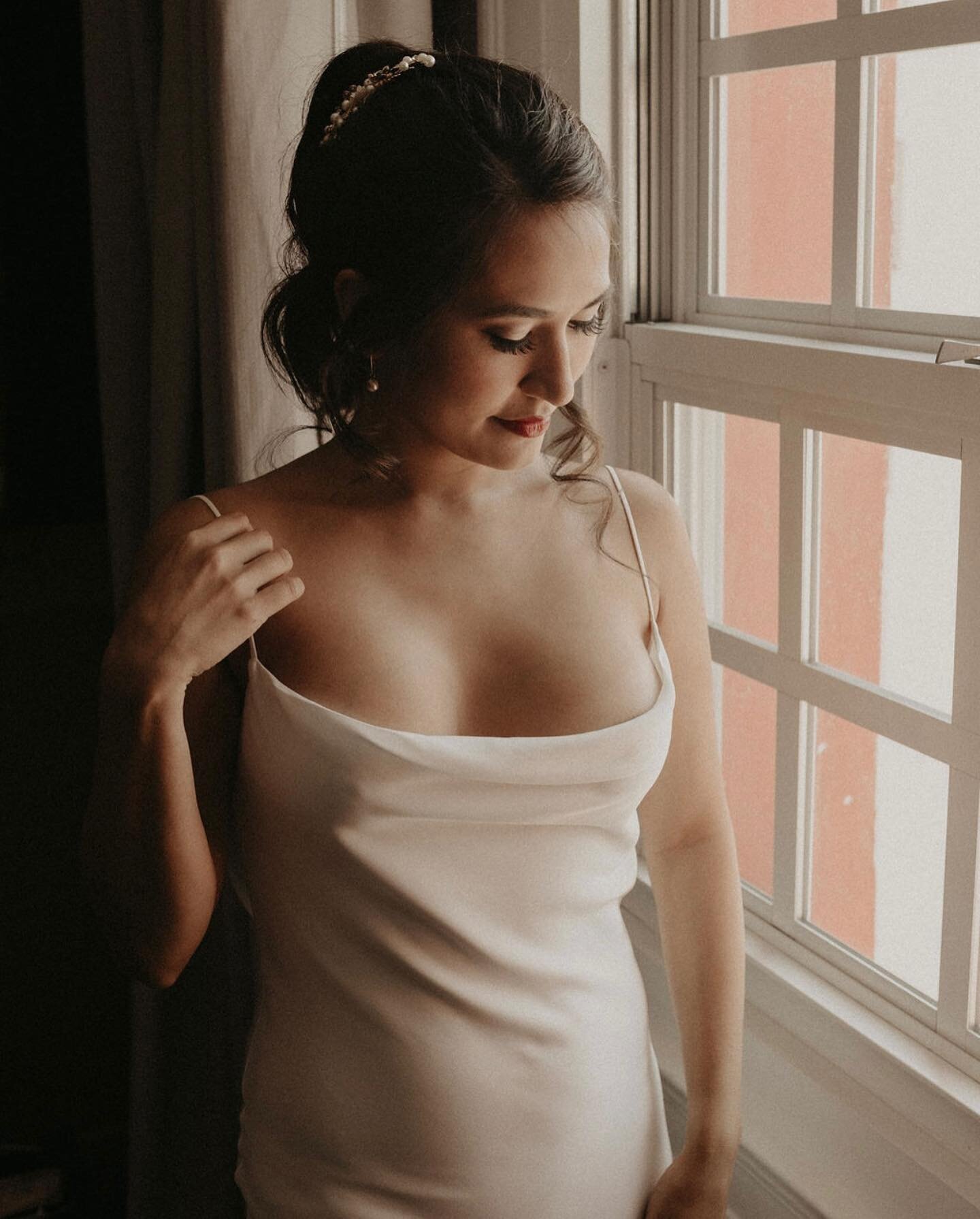 Unveiling Stephanie&rsquo;s beautiful wedding in Downtown Los Angeles , CA at the Biltmore !
Hair and Airbrush Make-up ➕ @christina_vo @unveiledbychristinavo ! 
Amazing Photography 📷 : @ravenandthewillow 
Stunning Bride : @stephanienuhea
#unveiledby