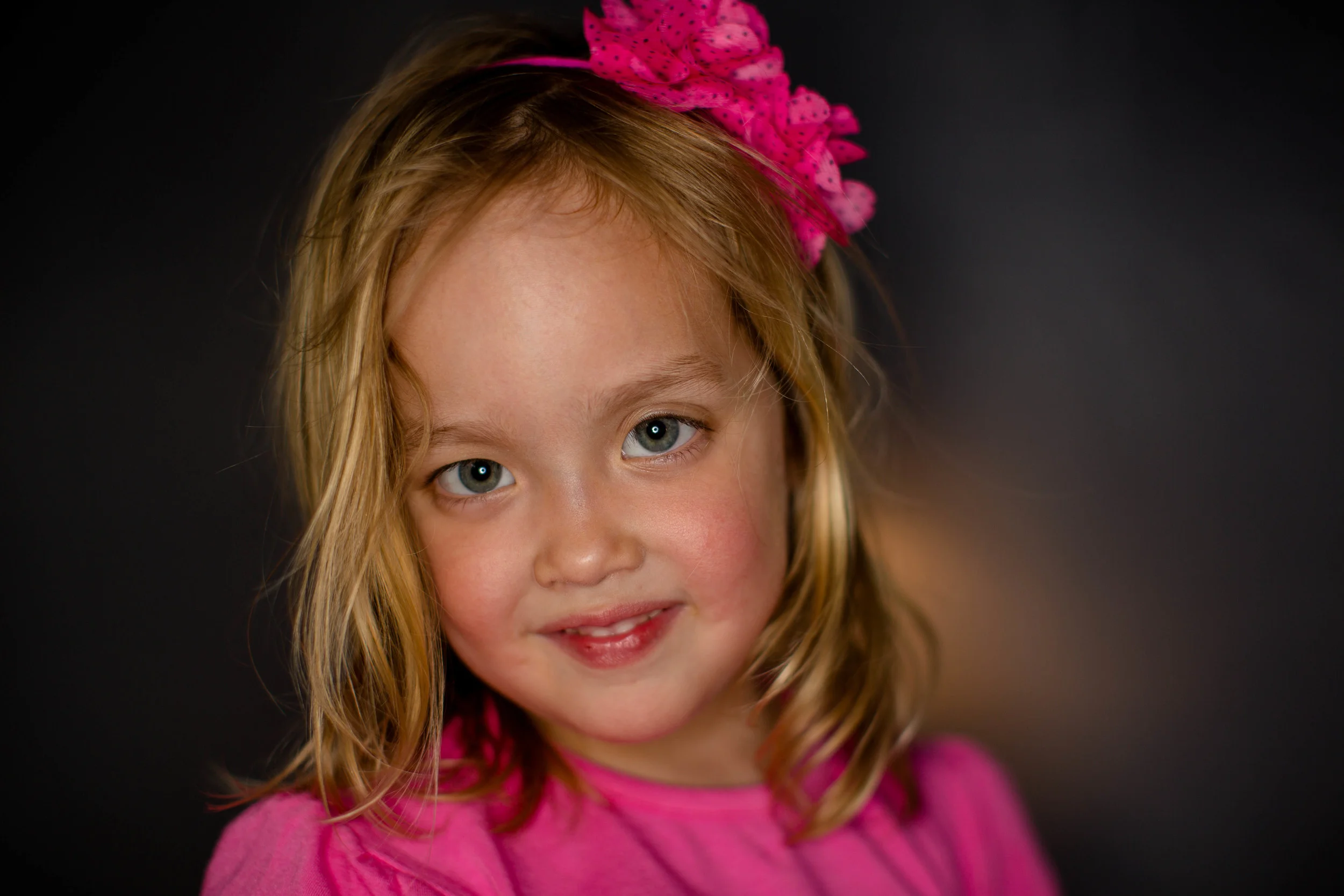 Hier een foto met de Orbis Ring Flash op traditionele manier. Door de flitser heen fotograferen waardoor je een ring in de pupil te zien krijgt.