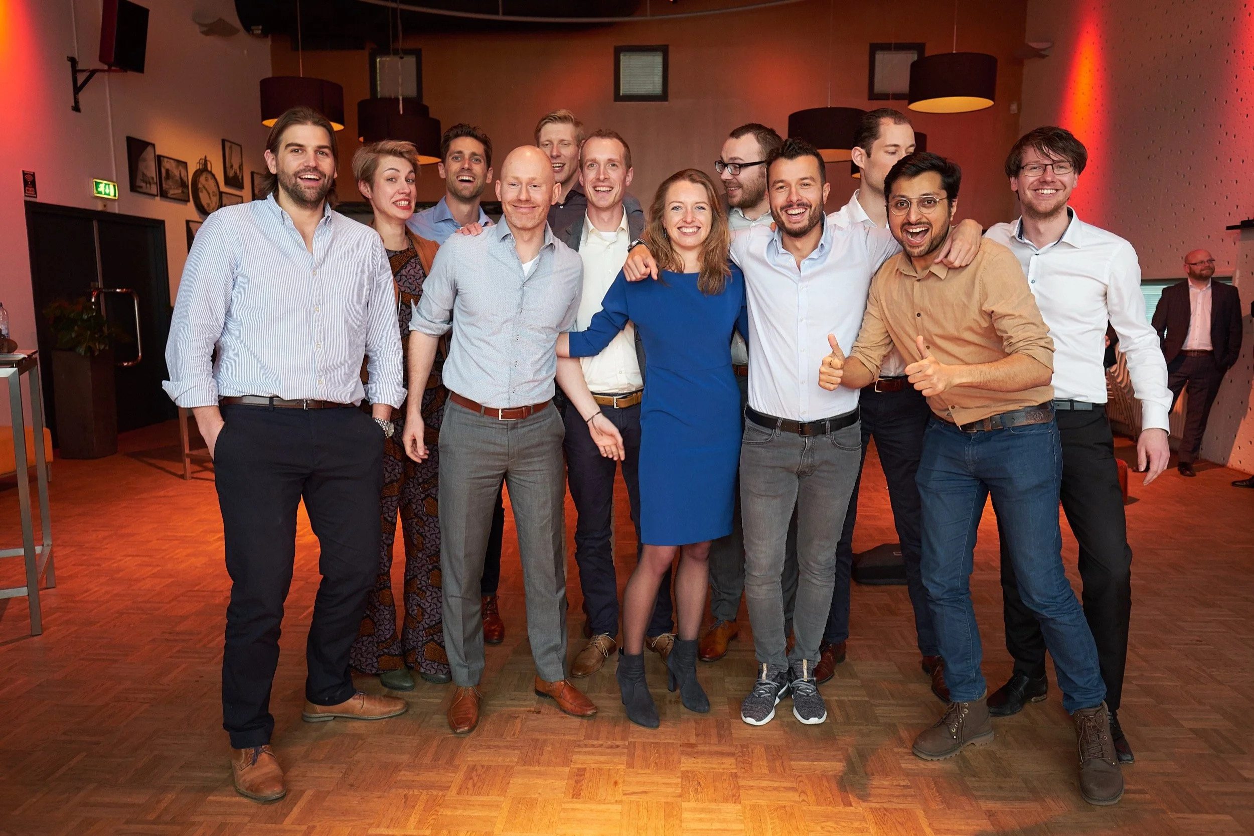 Groepsfoto van het team bij een bedrijf in Gouda
