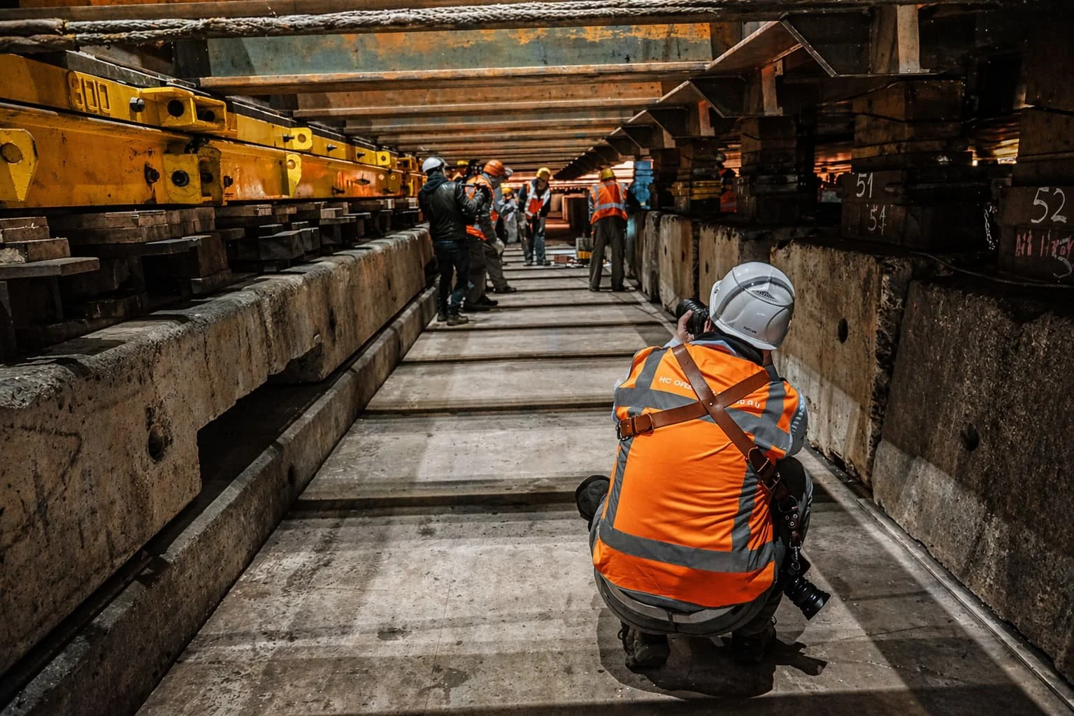 BTS Stefan Segers bij Royal IHC onder een schip.jpeg