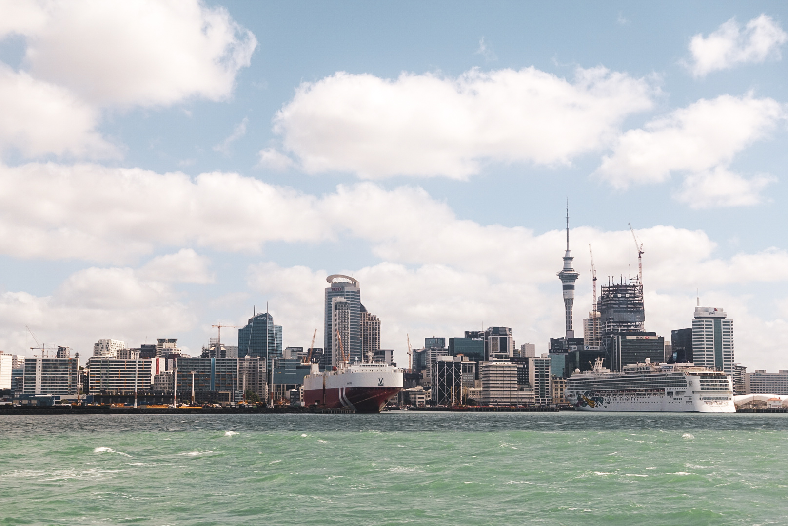 View of the harbor and downtown Auckland as you arrive via a ferry. photo/ Jonathan
