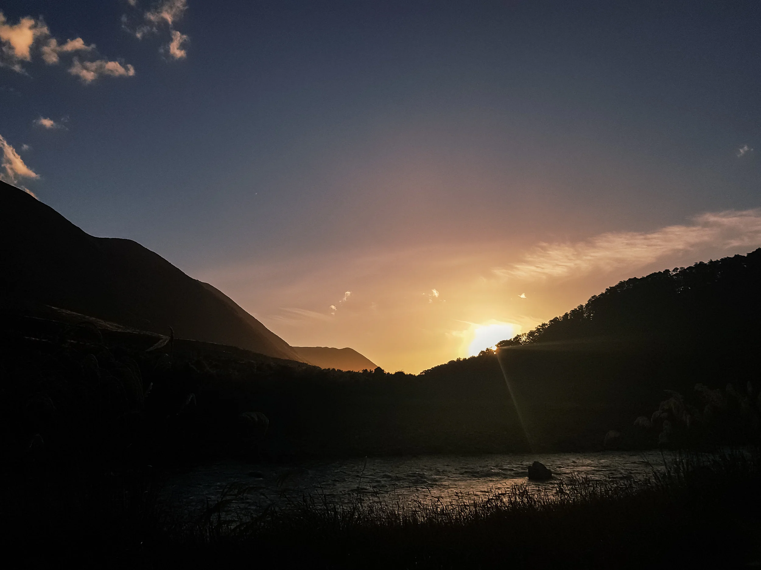 Sunset over the river photo/ Jonathan