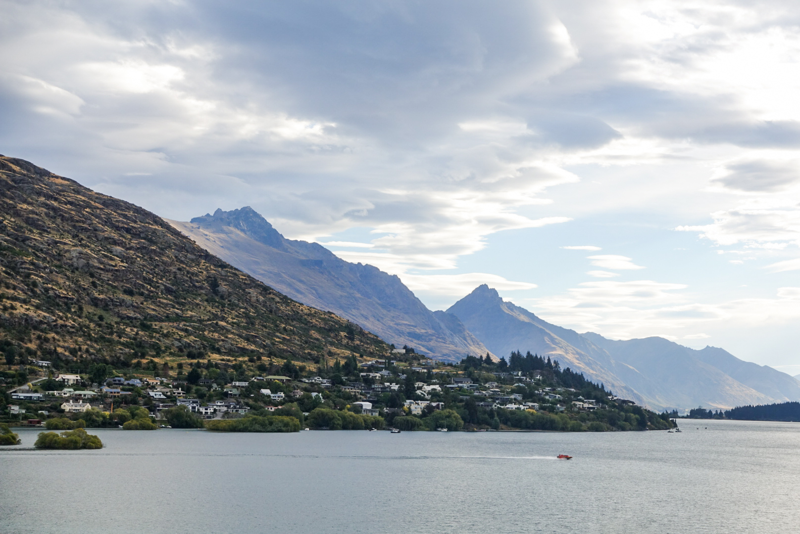 Lake Wakatipu, Queenstown, and the neighboring mountains photo/ Jonathan