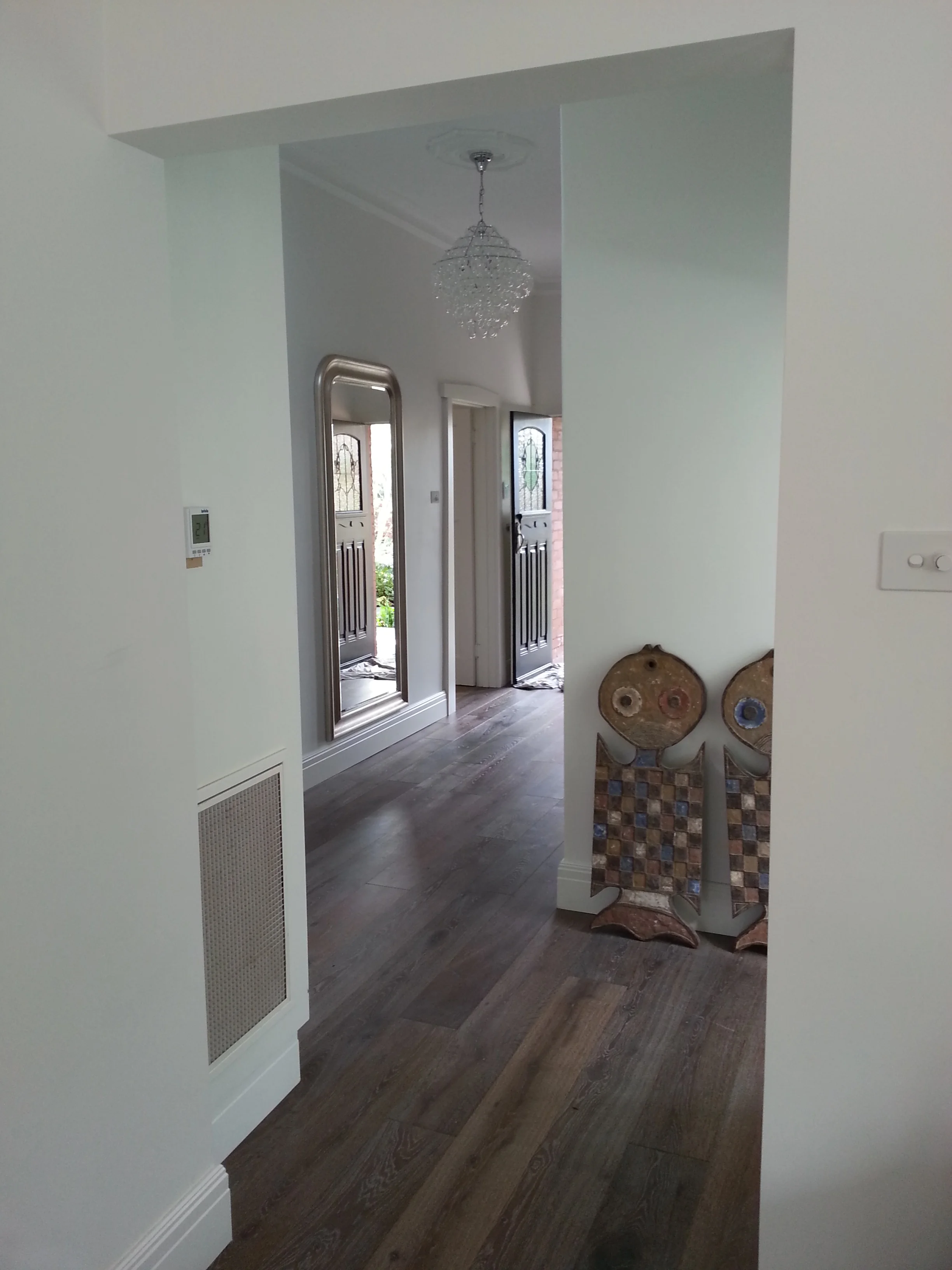 16 The Grange-Hallway view to door.jpg