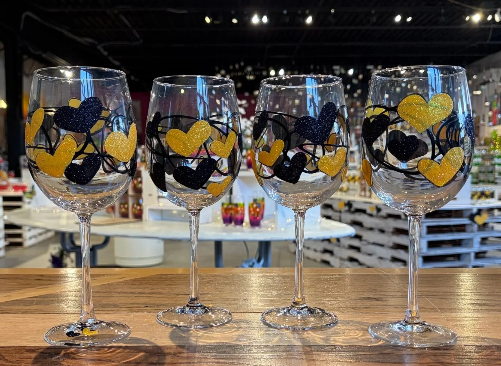 LOVE Your Team!🖤💛