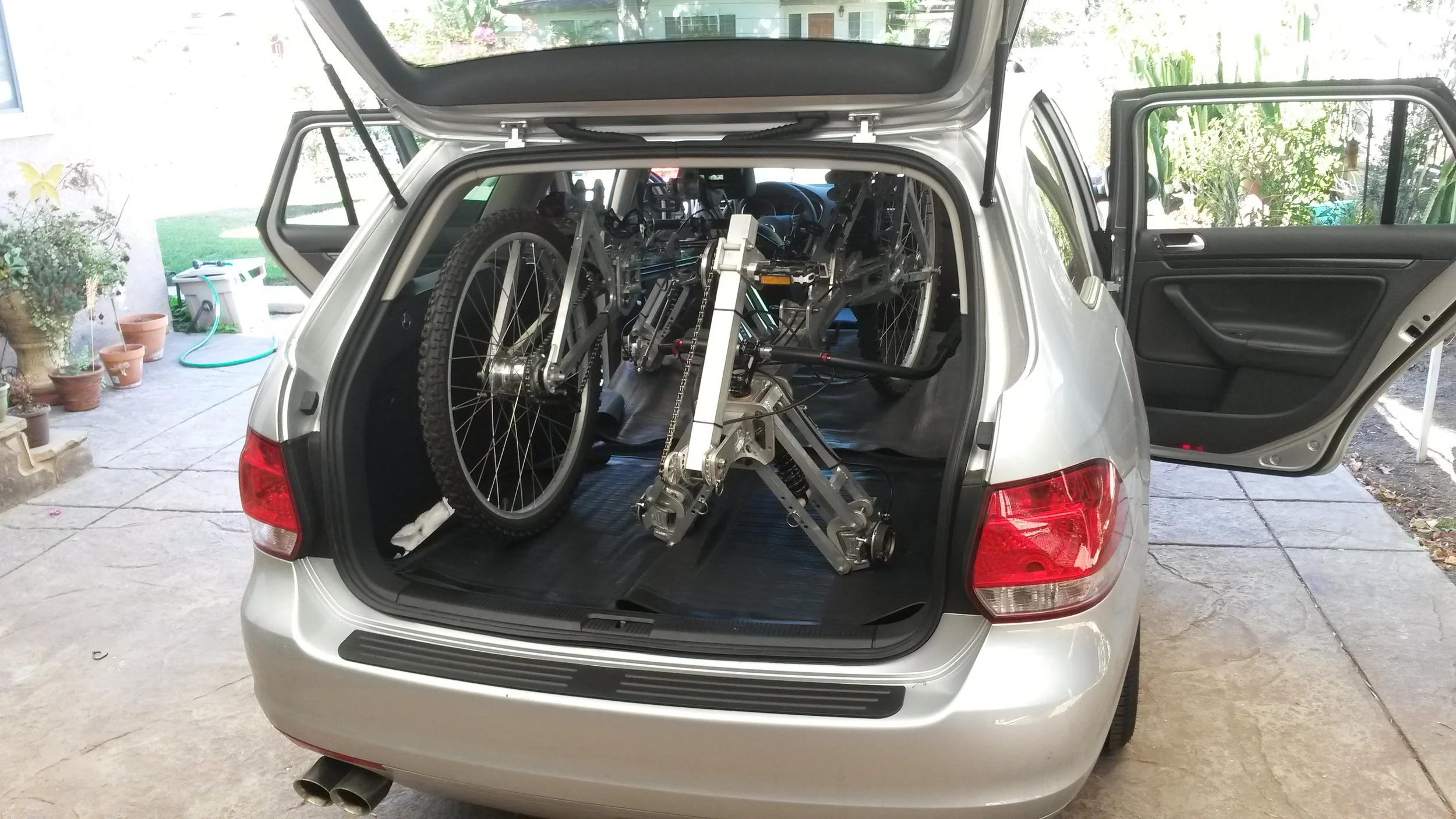 2 Trikes in a Jetta Sportwagen
