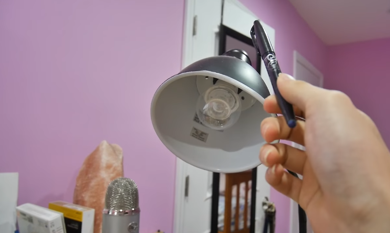 darude sandstorm with a lamp