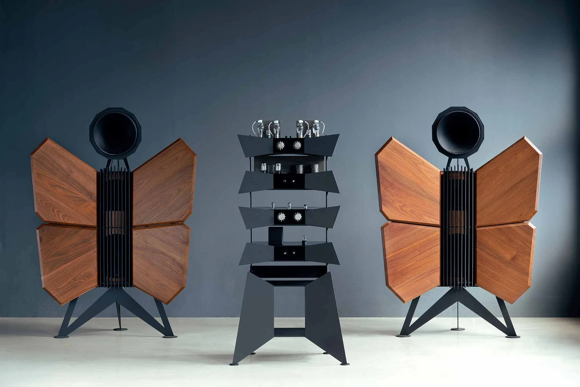 ΩMA - Speaker