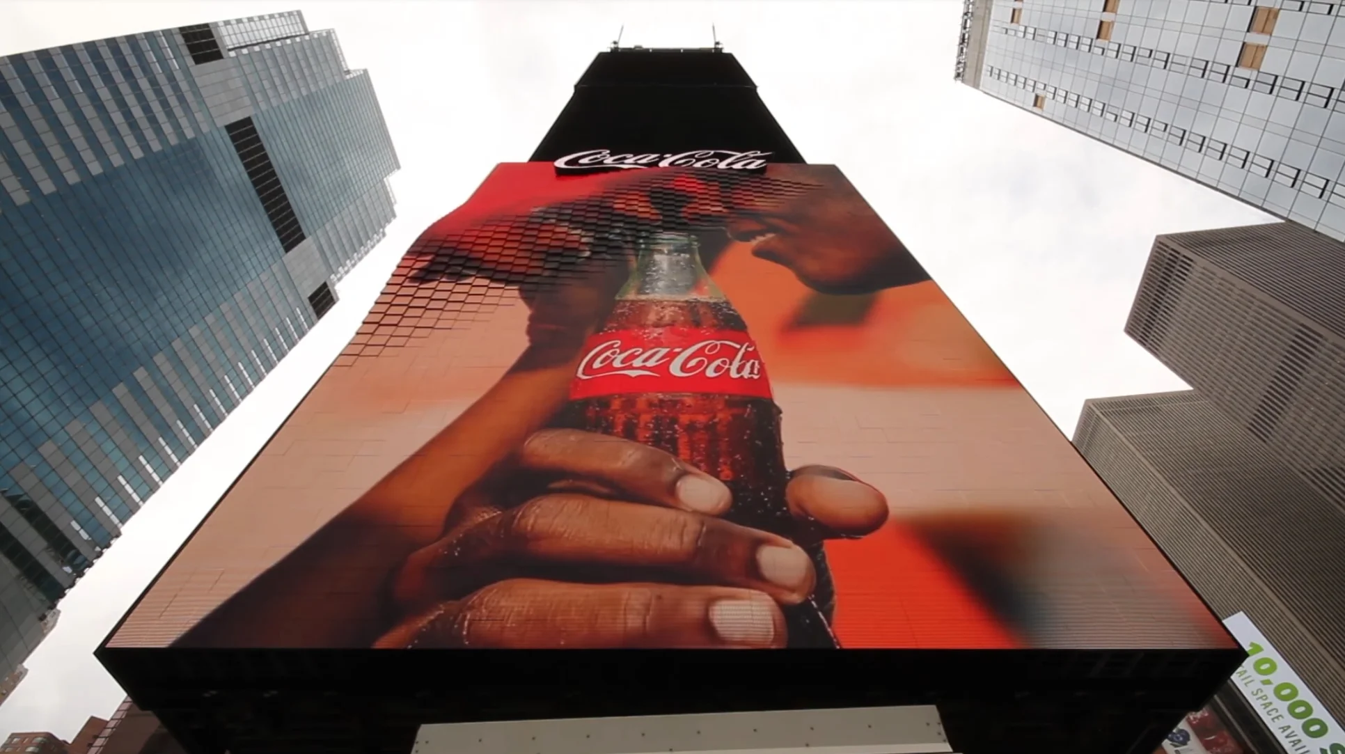 First 3D robotic billboard in Times Square