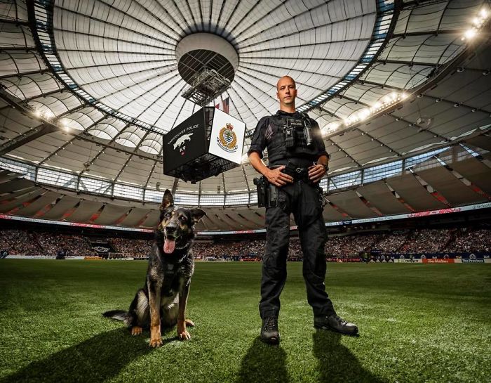 vancouver-police-department-charity-dog-calendar-2019-5-5bd16dc248a57__700.jpg