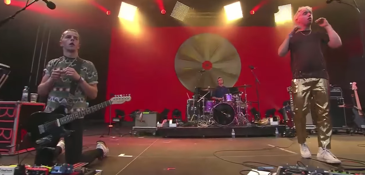 Bilderbuch - Om (live)