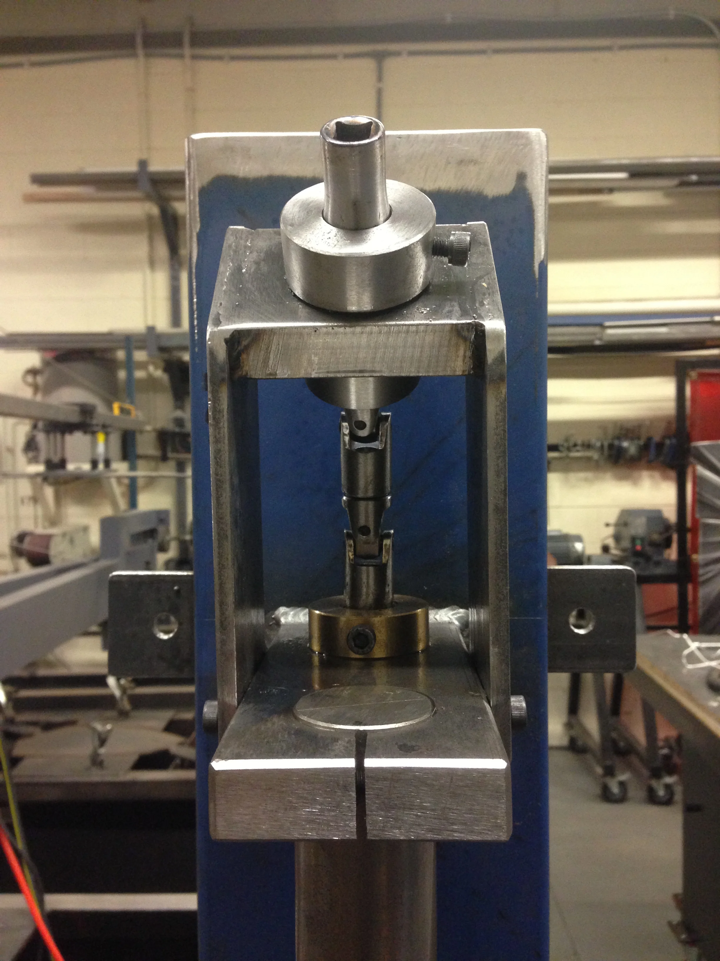 CLOSE UP OF HEIGHT ADJUSTMENT FOR GLASS GRINDING MACHINE