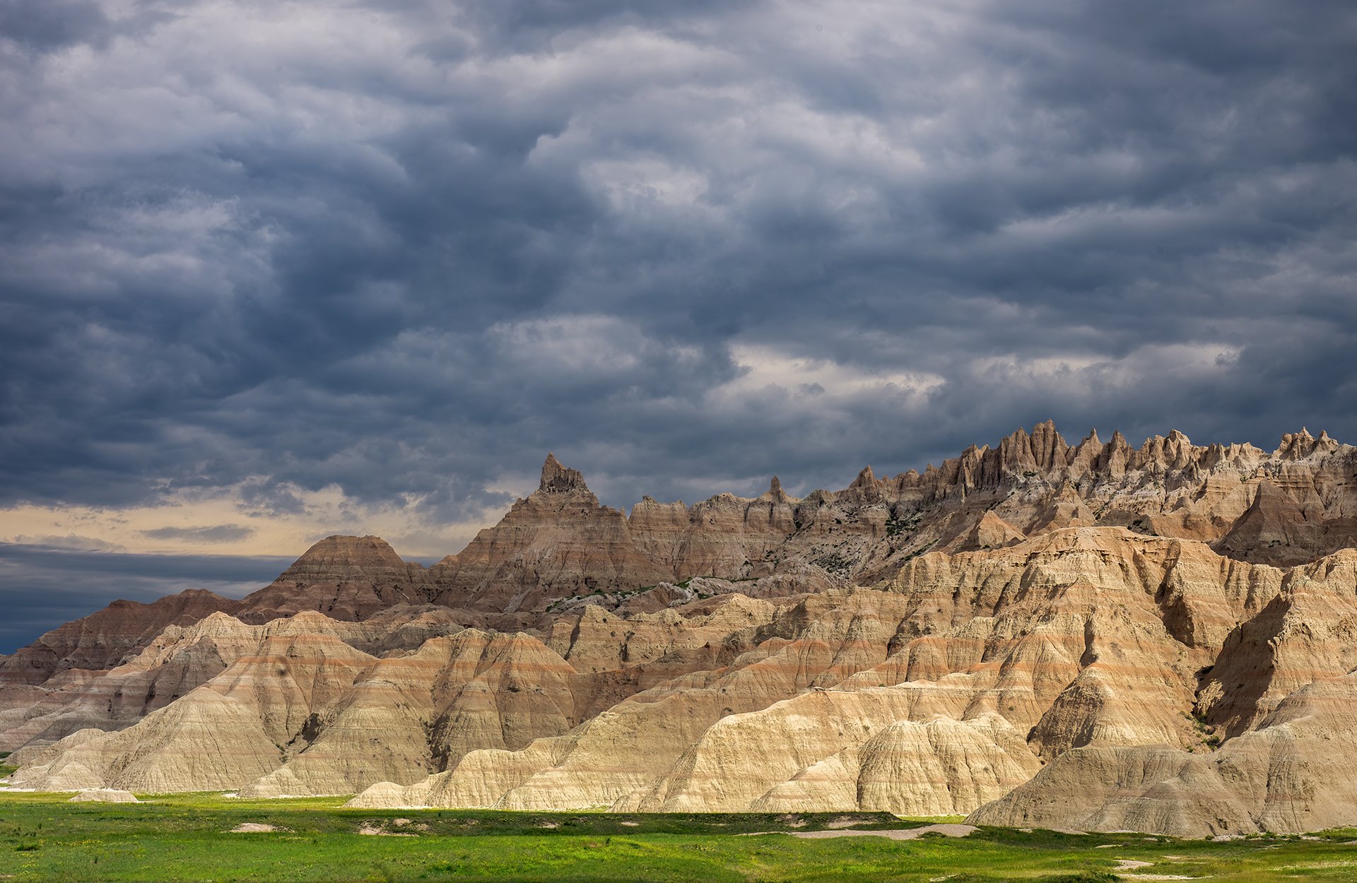 South_Dakota_Badlands_Sunrise.jpg