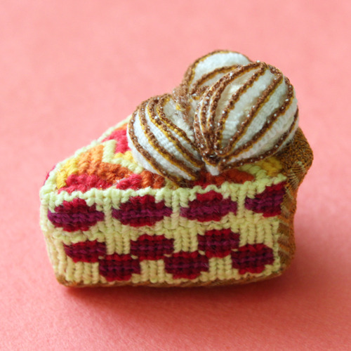 crochet victoria sandwich sponge cake.jpg