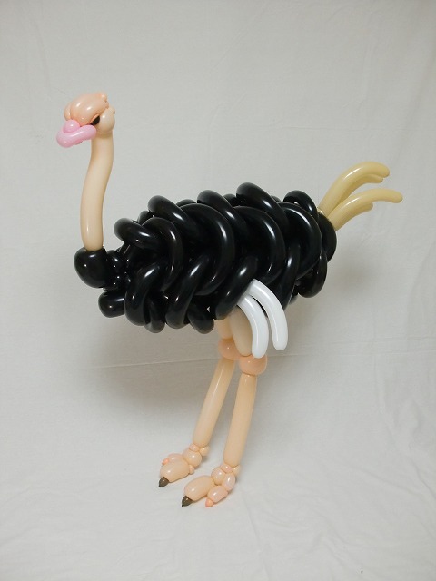 ostrich balloon animal