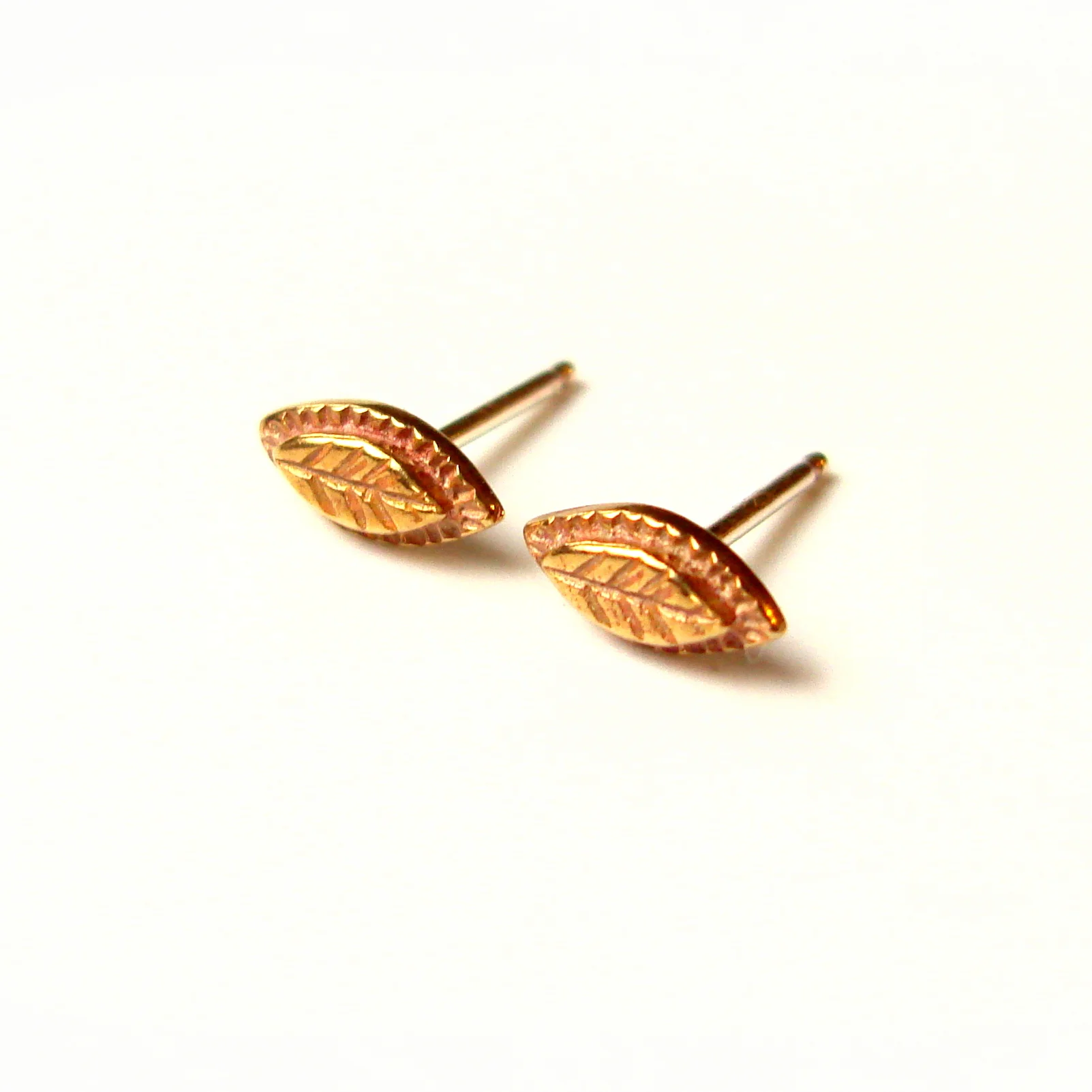 I10 LEAF POST EARRINGS 3.jpg