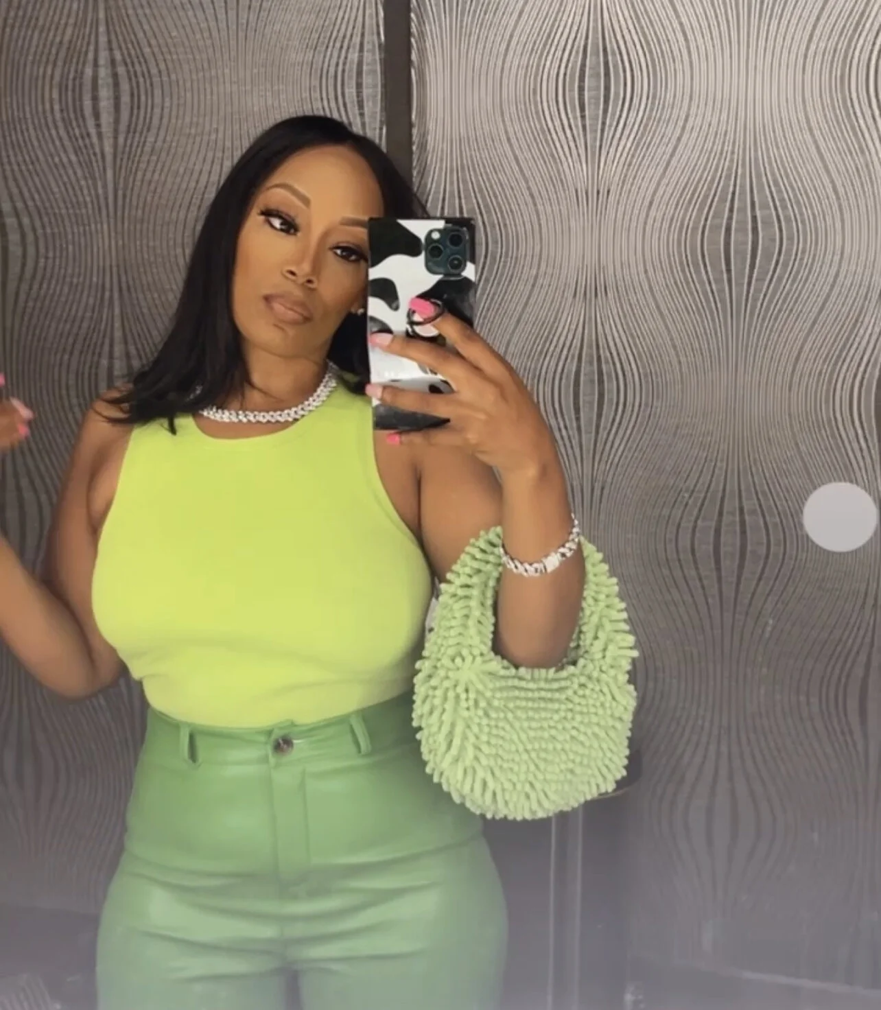 4E842256-E4A2-493A-8FC3-65807631E150