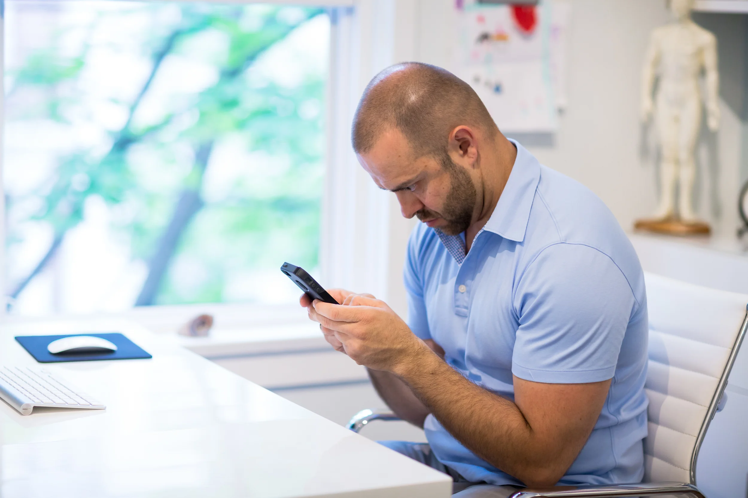 DON'T: Using your mobile phone while at your desk often makes you round your shoulders, tighten your neck muscles, strain your eyes and is just BAD!