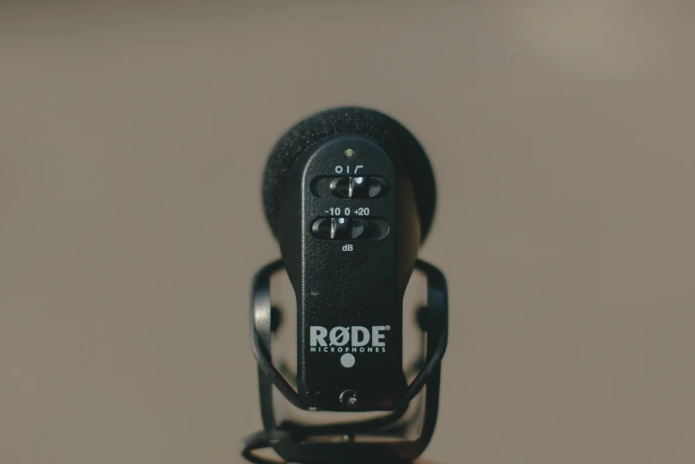 The rumble filter is that skate-ramp-looking thing on the back of the mic (below the on/off switch on this RODE VideoMic Pro ). 