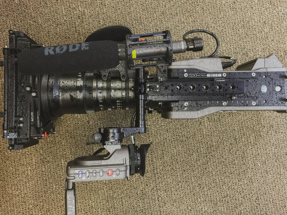 Revolving around the relationship between Noah and his city, Ryan and Jordy felt it was necessary to film outside, rain or shine for this SerialBoxTV episode. Pictured: Fujinon Cabrio 19-90 T2.9 , Arri MMB-2 matte box, and Rode NTG2 shotgun microphone.