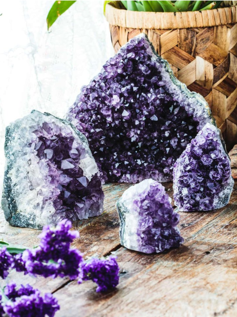 Amethyst Cluster with Cut Base.png