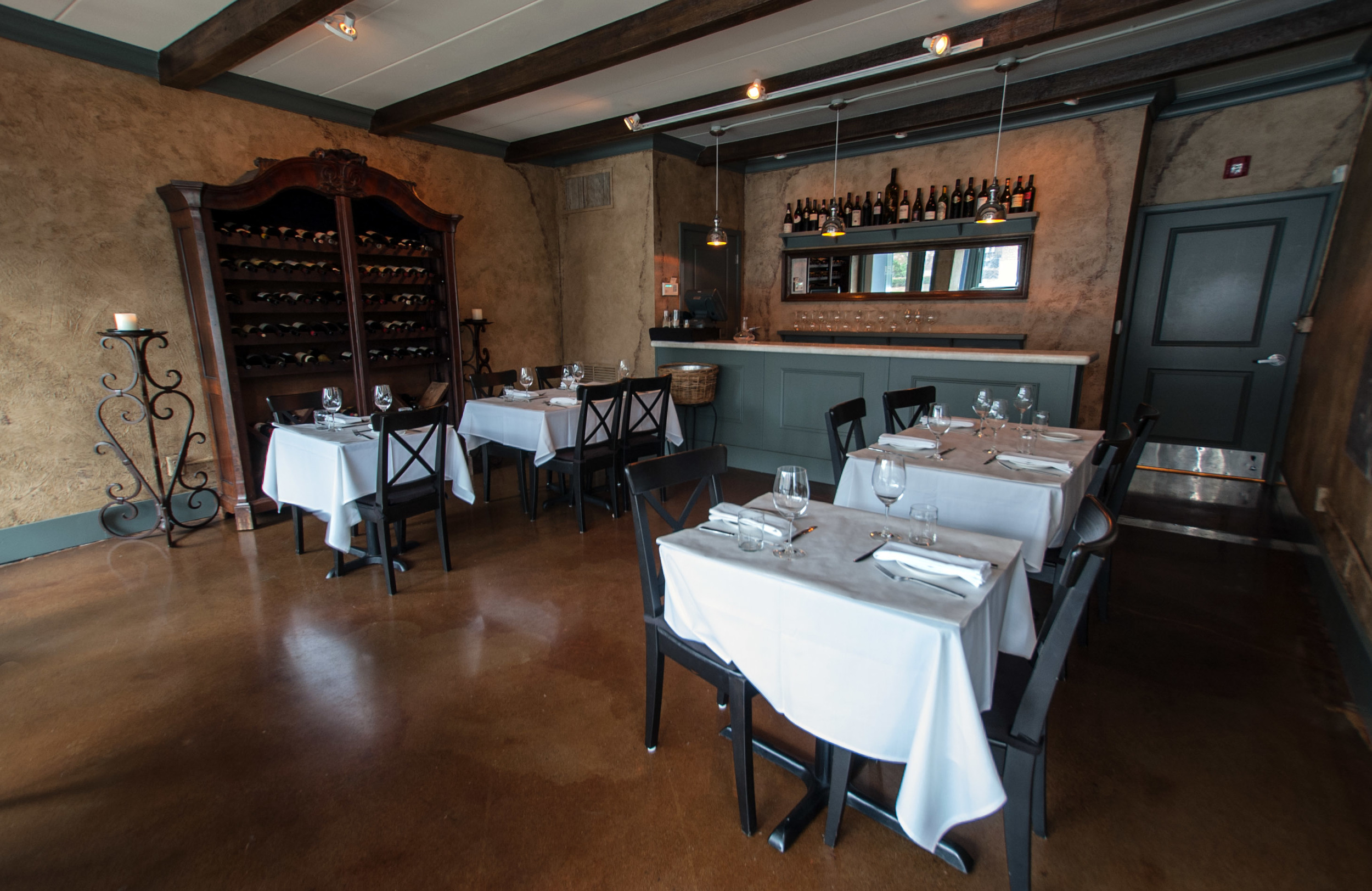 WINE ROOM.