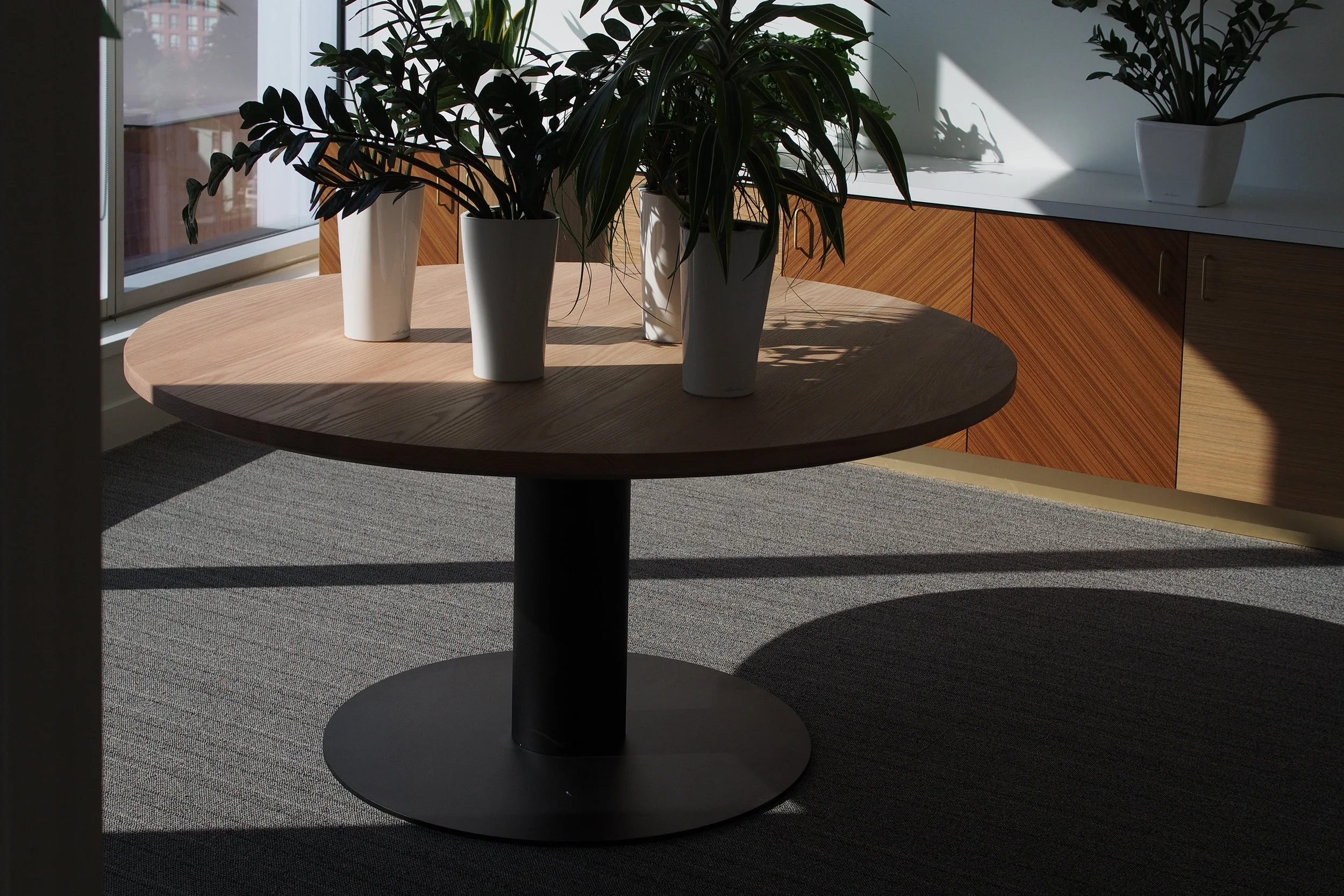 1040 Round Pedestal-1.jpg