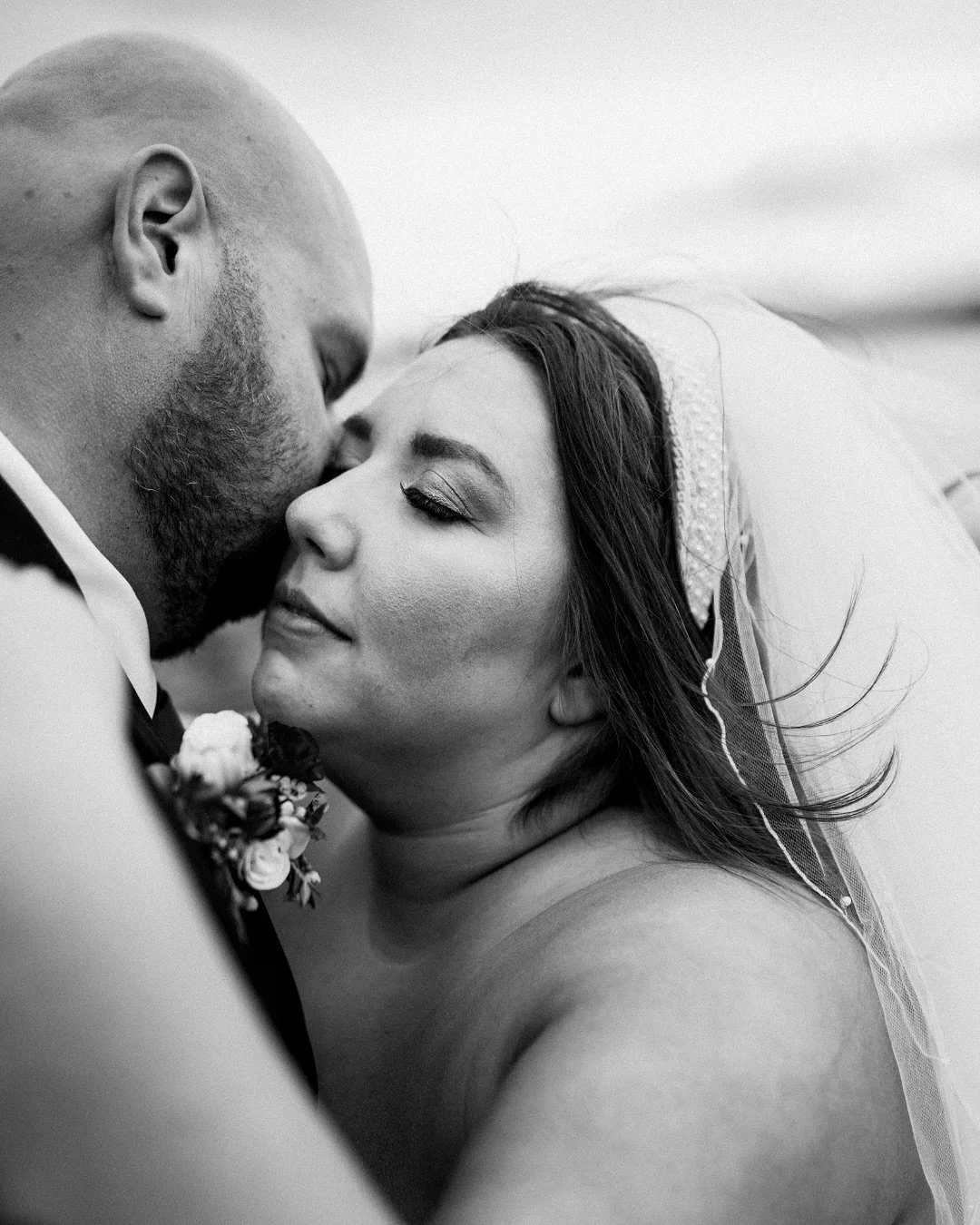 Robyn and Cole Married 20.09.2025 in the Comox Valley, surrounded by tall trees, a harp playing their chosen song, and a quiet kind of joy that never felt rushed. Their day at Filberg Park and Fanny Bay was full of thoughtful details, special moments