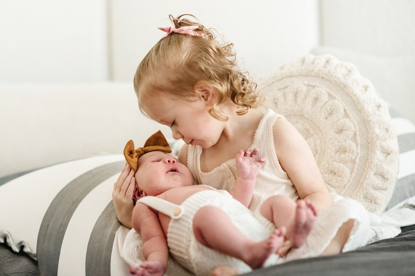Meeting the new baby LOVE 

5 photography tips for photographing a newborn session with siblings. 

1. Treats/snacks/gummies

2. Sibling Breaks.  As many as needed.  They can take a time out with one parent or grandparent etc to regroup, jump on couc