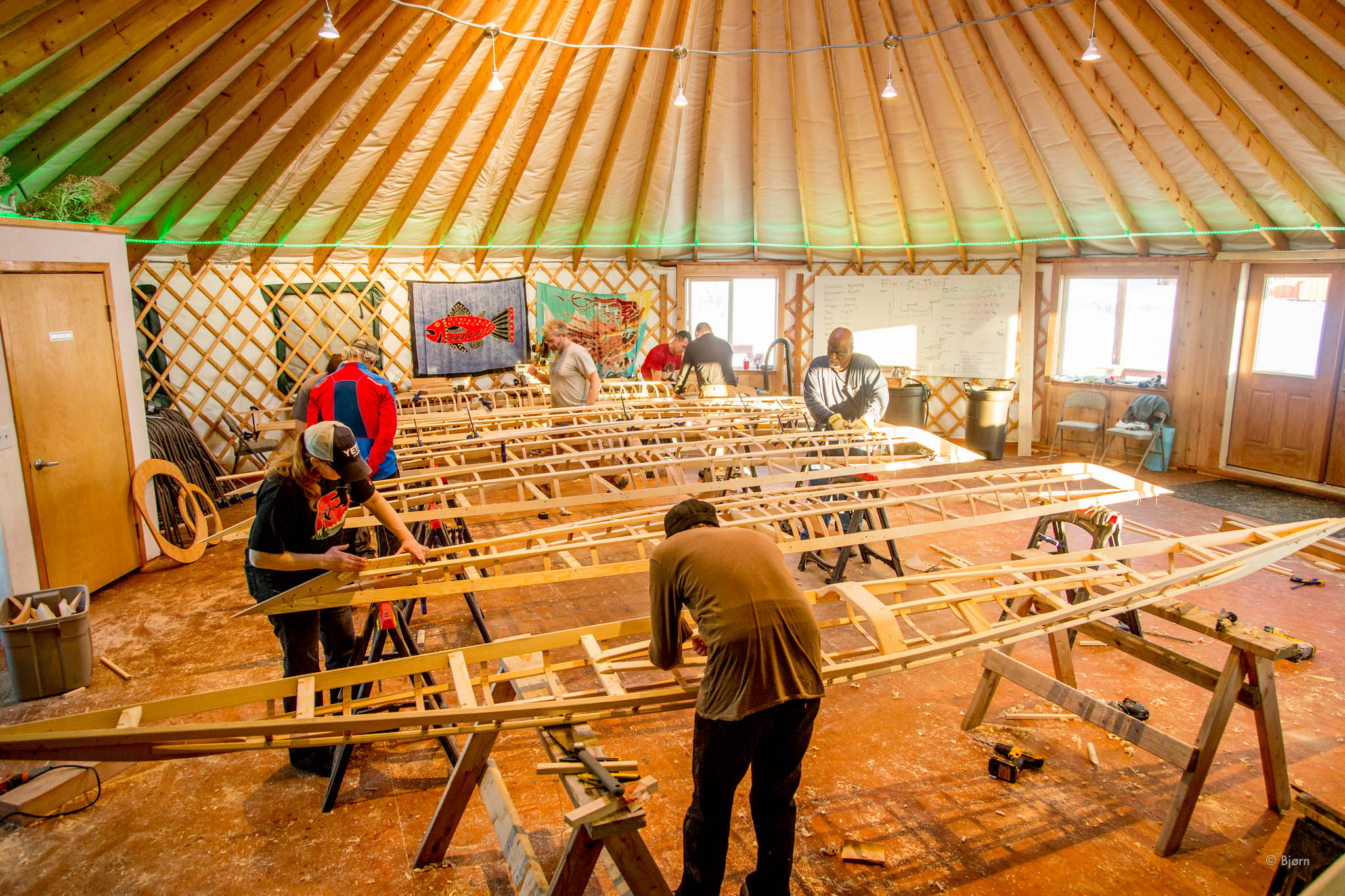  Traditional qayak building with Maligiaq - Homer, Alaska.&nbsp; 