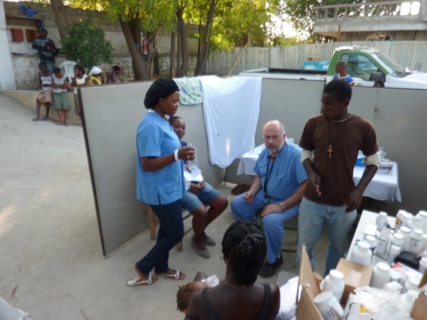 Dr. Dellavalle treats people from Delmas at our mobile clinic.