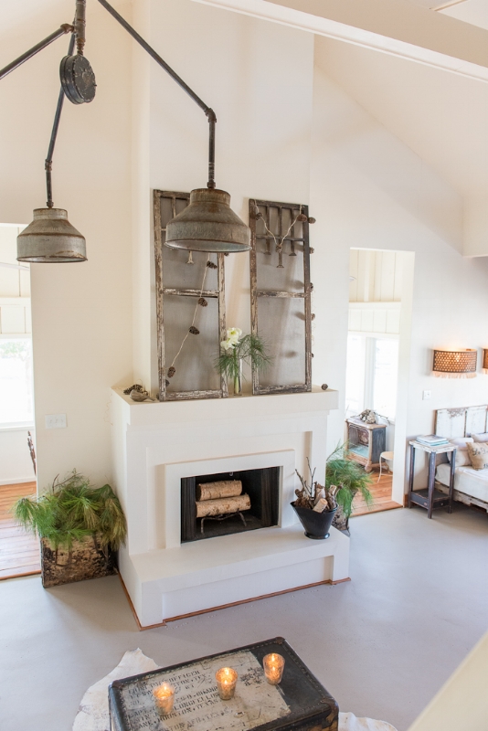 HOLIDAY DECOR, THE VINTAGE ROUND TOP