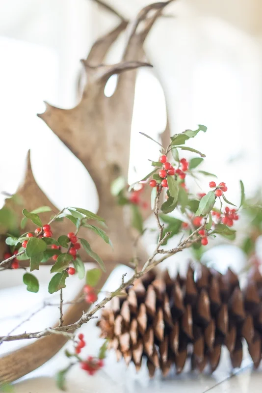 HOLIDAY DECOR, THE VINTAGE ROUND TOP