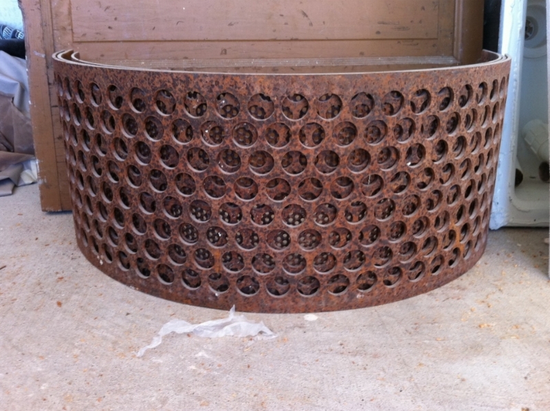 COW FEED SIFTER, THE VINTAGE ROUND TOP