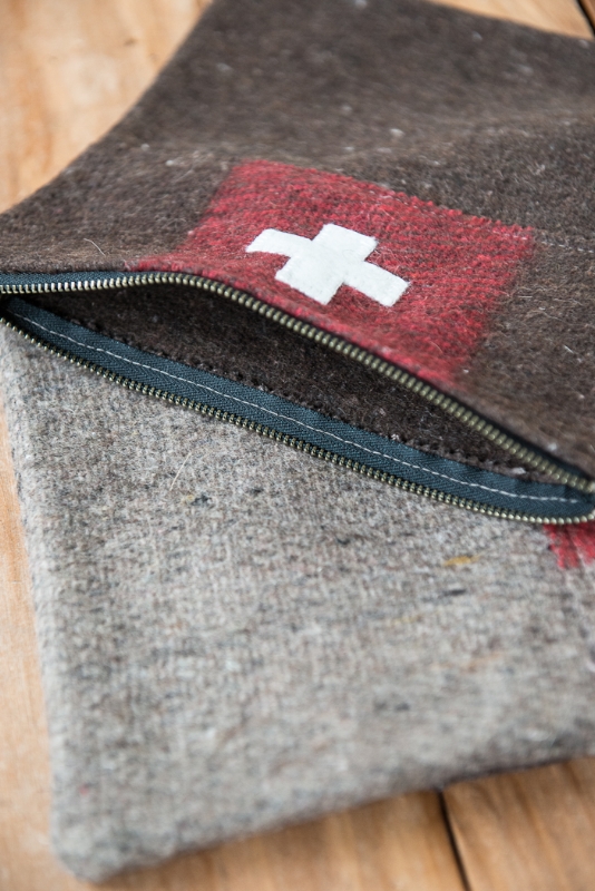 SWISS ARMY POUCH, THE VINTAGE ROUND TOP