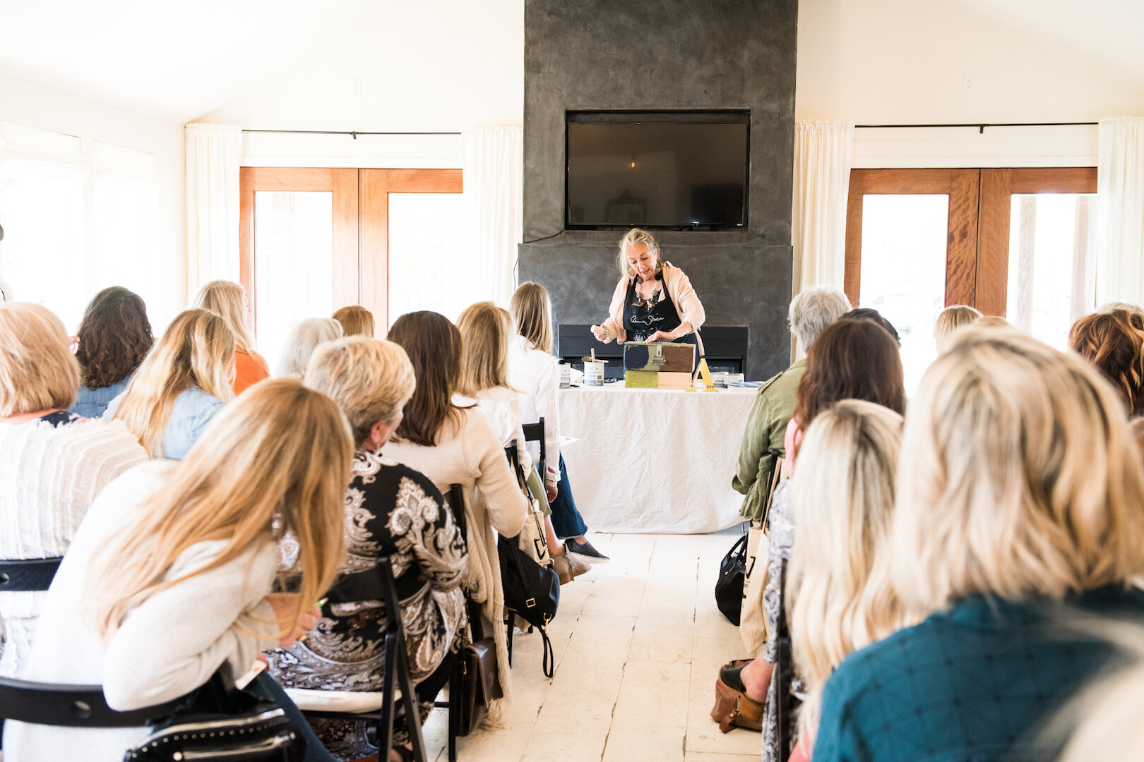 The Vintage Round Top Workshop ChalkPaint Demo by Annie Sloan Photo By: Haylei Smith